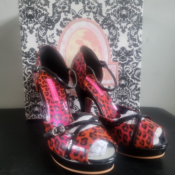 Bordello Leopard Pin-up Pumps - size 7 - Picture 3 of 4